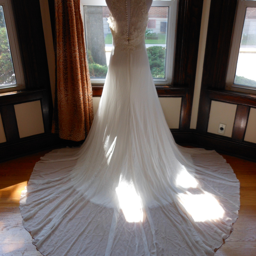 San Patrick by Pronovias Wedding Dress Leila - Picture 5 of 8